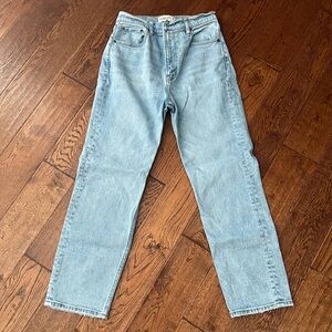 Abercrombie & Fitch The Ankle Straight Ultra High Rise jeans; size 6/28.